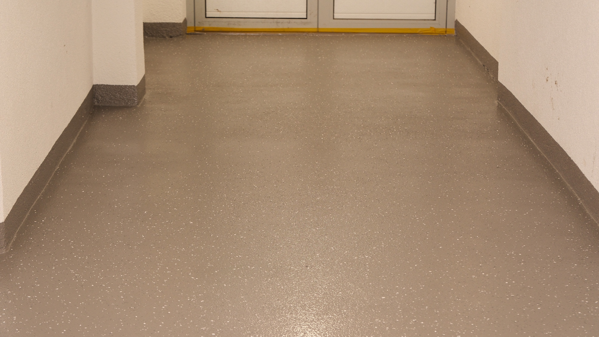 Fertig beschichteter Garagenboden.