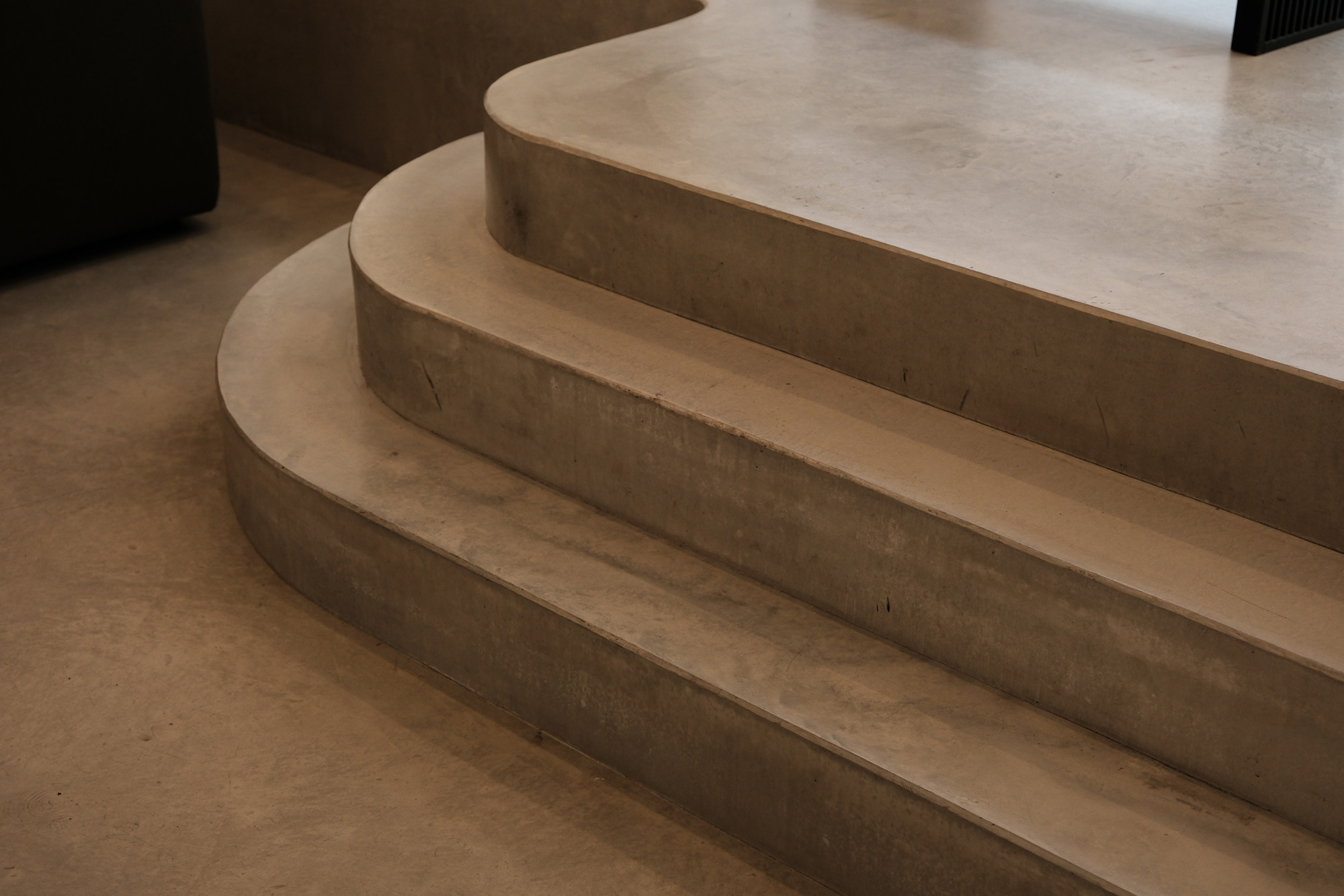 Treppe aus Sichtestrich.