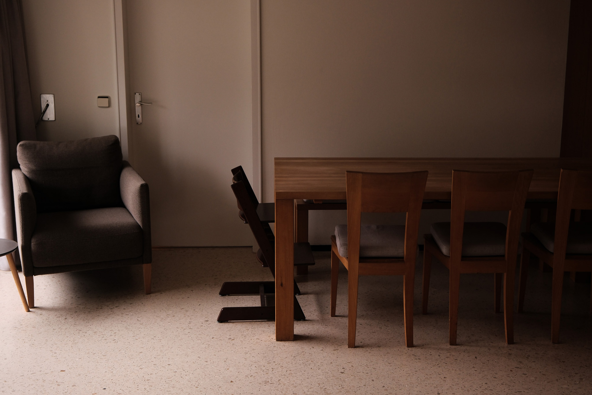 Terrazzoboden in einem Wohnzimmer.